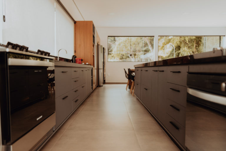 O luxo e a beleza reunidos no coração da casa. Uma cozinha planejada é o sonho de todos amantes de uma boa comida