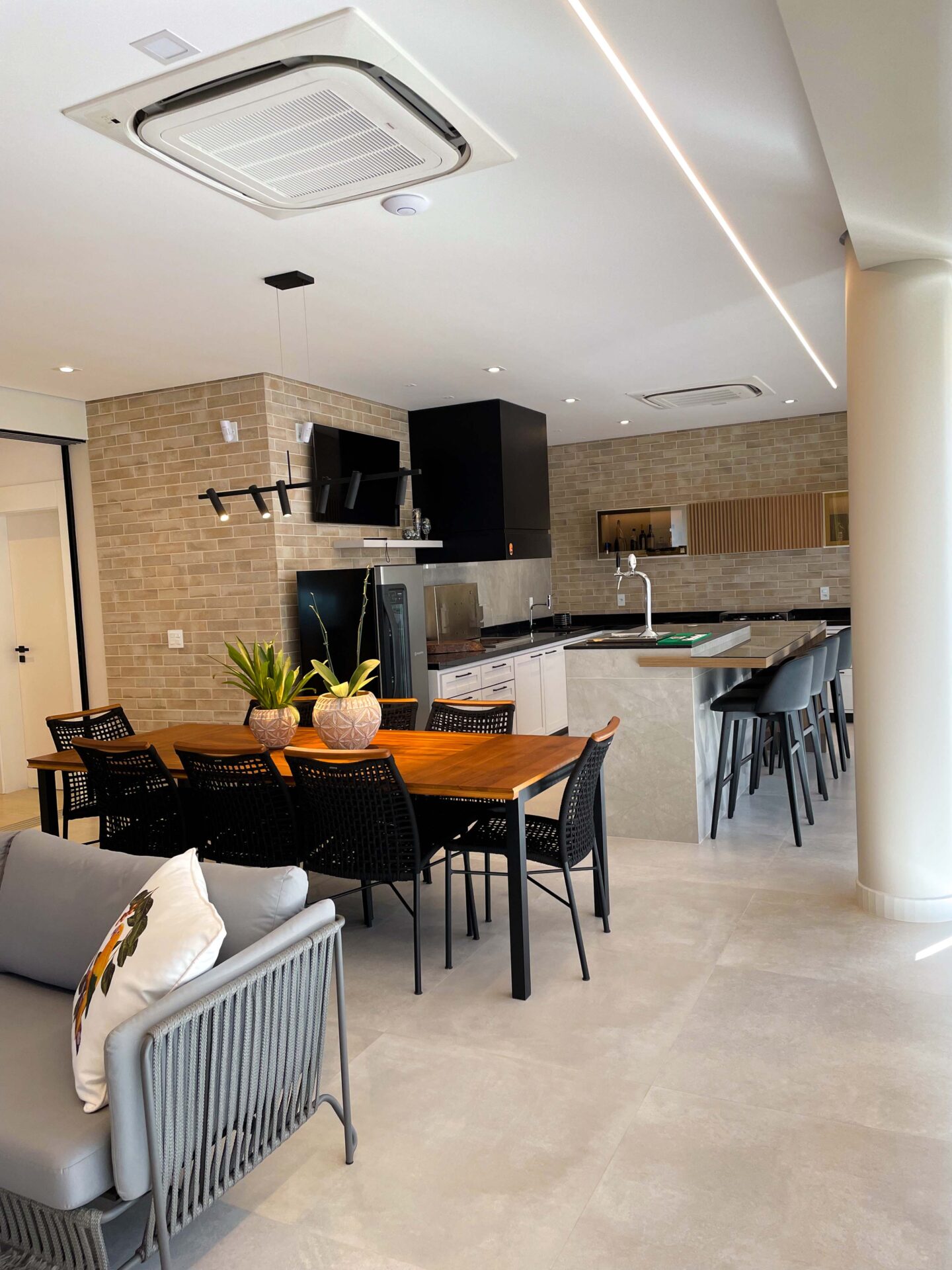 Belíssima área gourmet planejada integrada com o home