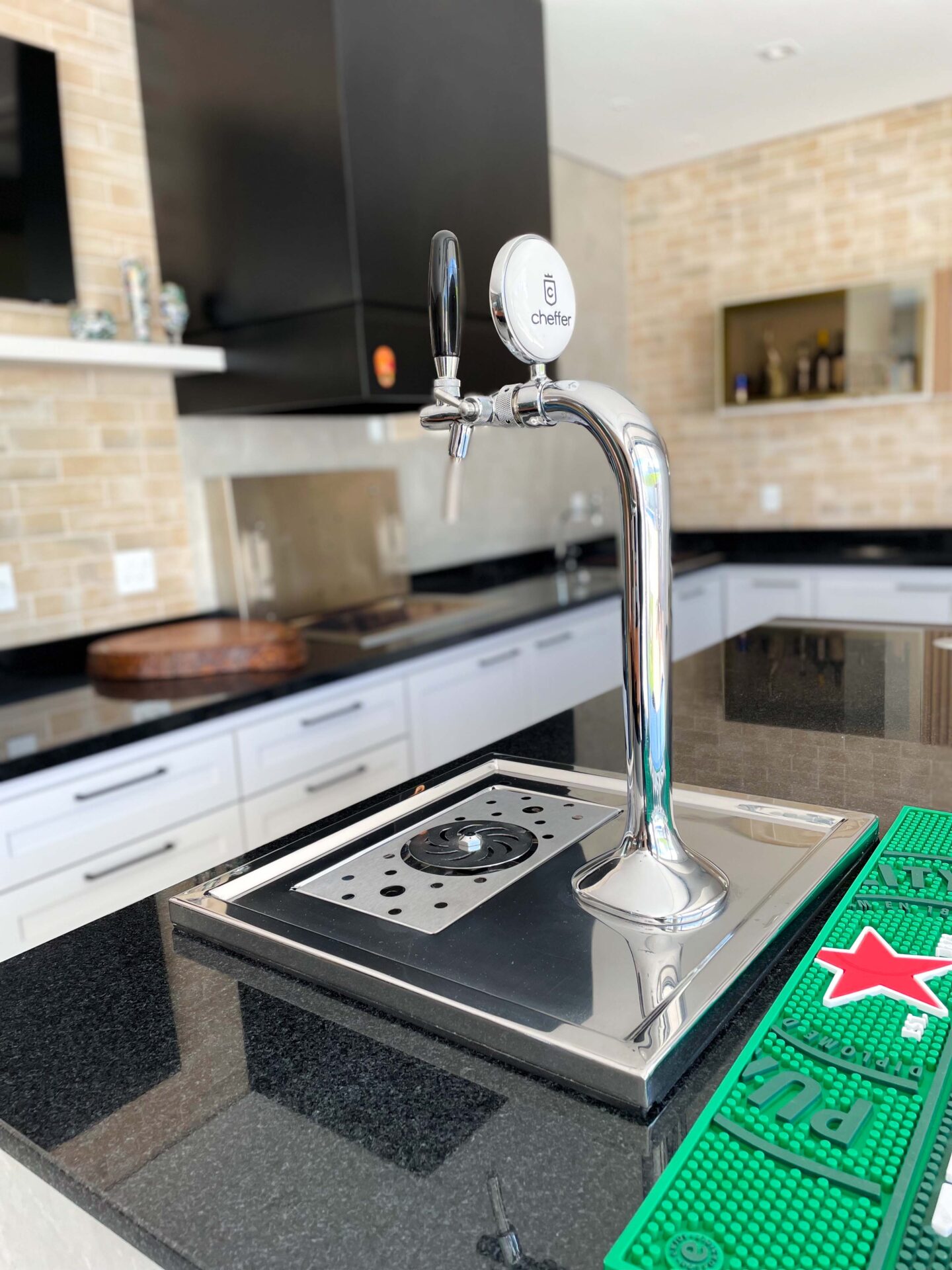 Belíssima área gourmet planejada com choperia, resultado surpreendente.