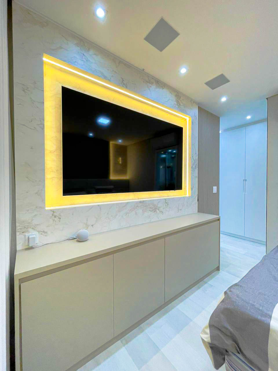 Esse belo quarto planejado em Campinas conta com detalhes que agregam o ambiente